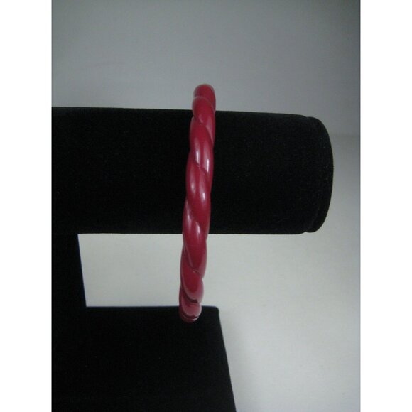 Vintage Red Twisted Lucite Bangle Bracelet 8 inch Diameter - Picture 5 of 6